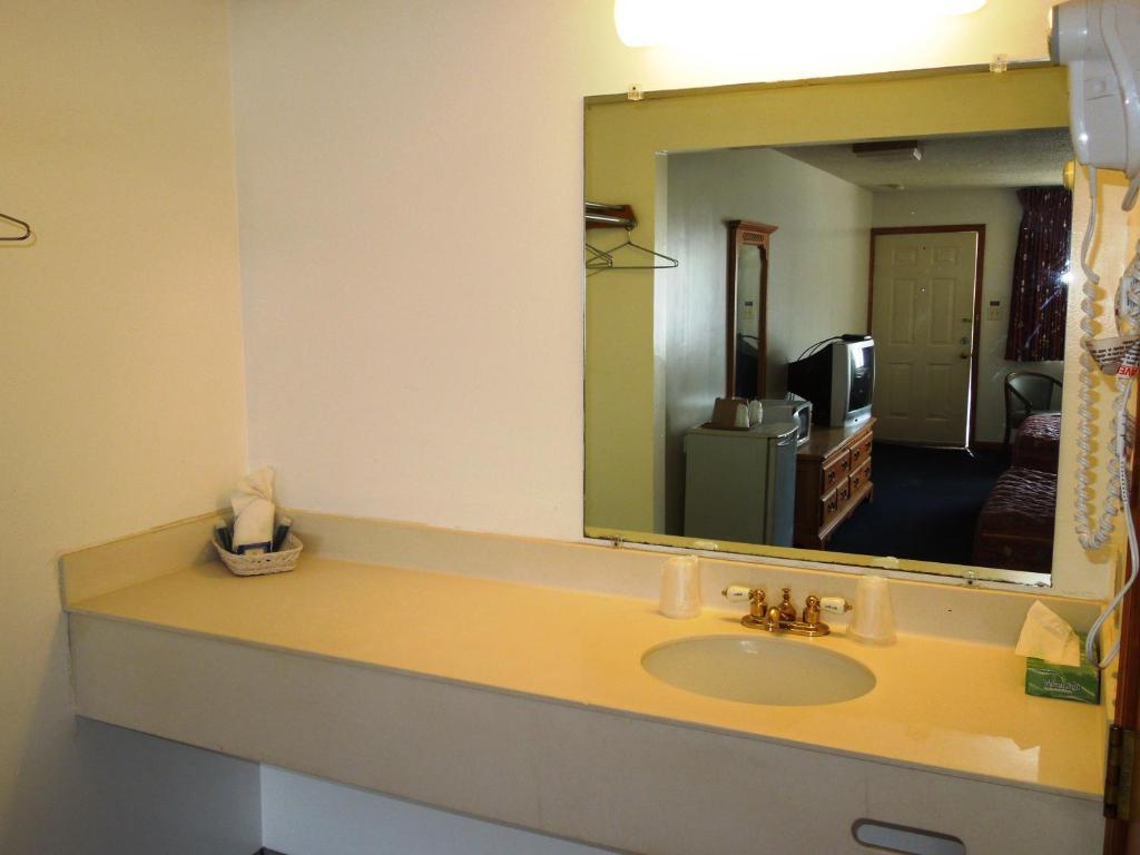 Executive Lodge Absecon Room photo